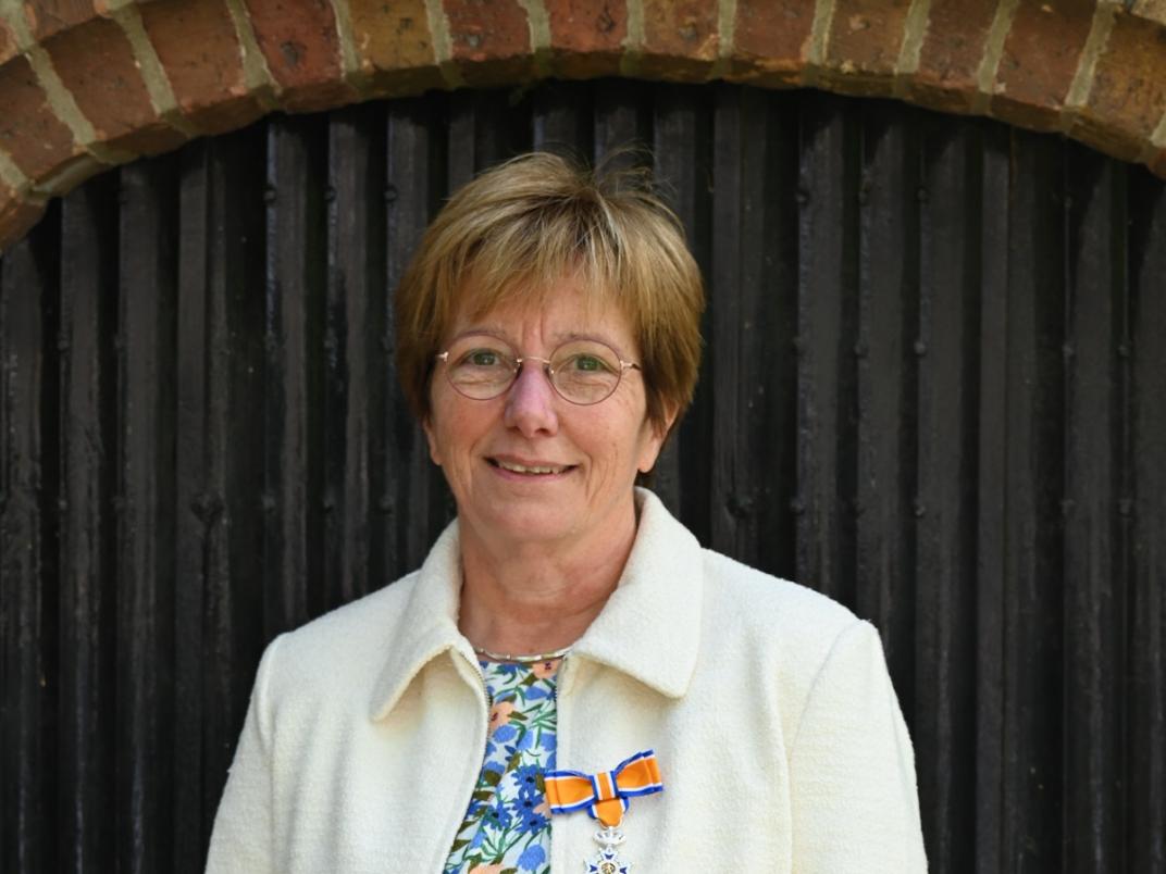 Mevrouw J.T. Lemsom