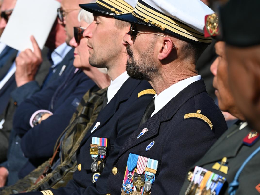 Genodigden tijdens Franse Herdenking