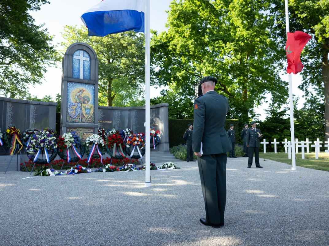 Monument met kransen