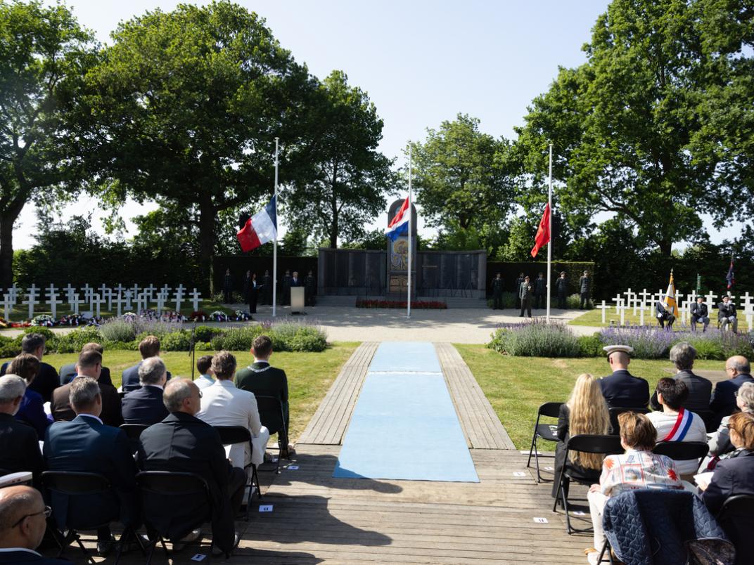 Franse Herdenking vanaf de achterzijde