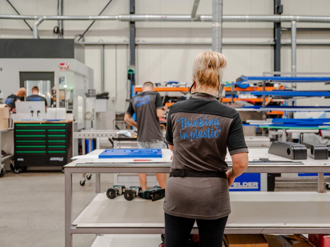 Medewerkers van Profplastic aan het werk