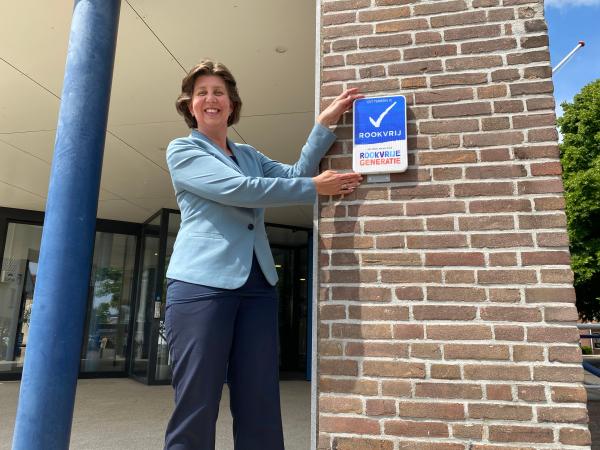 Onthulling bord rookvrije omgeving