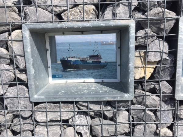 Stenen korf met foto bunker